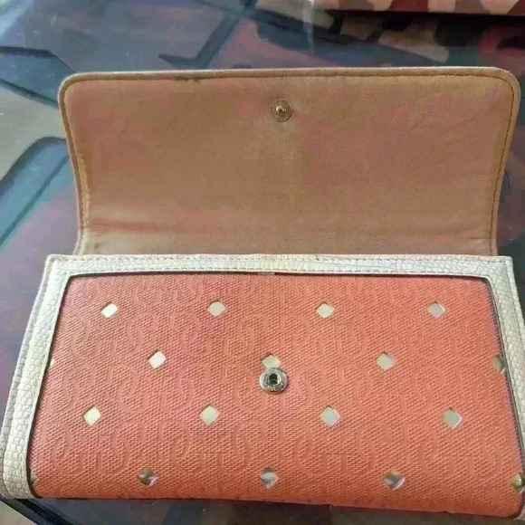 Guess Tri-fold Wallet - Picture 3 of 15